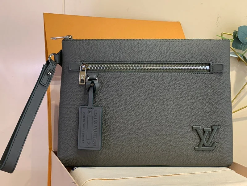 Louis Vuitton bags with a chain - link trim and a leather body for a modern edgeBoldCollect - LOUIS VUITTON Bags - 409