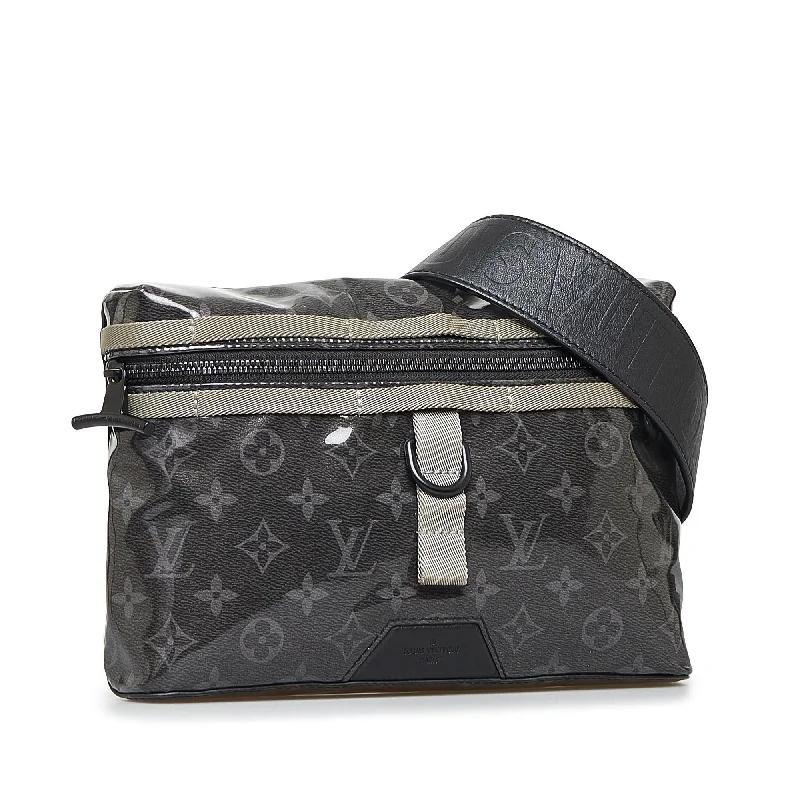 Louis Vuitton backpacks with a padded laptop compartment for travelLouis Vuitton Monogram Eclipse Glaze Messenger (SHG-2Mtop6)