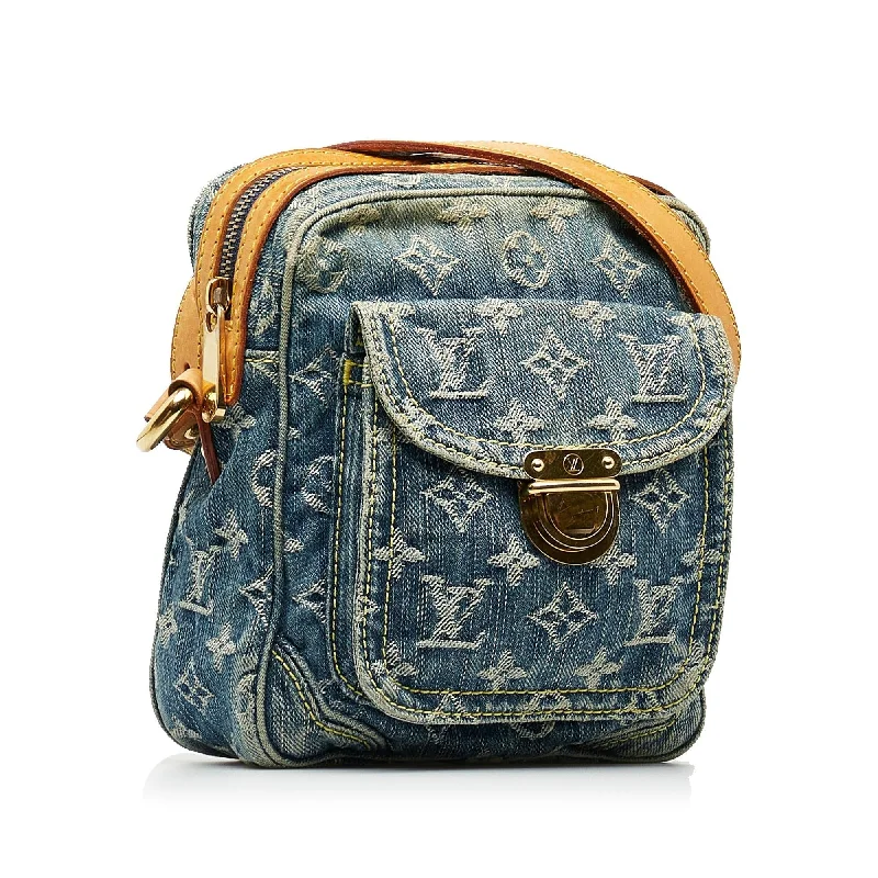 Louis Vuitton bags with a snap - button closure and a decorative charm for styleLouis Vuitton Monogram Denim Camera Bag (SHG-ykQse0)