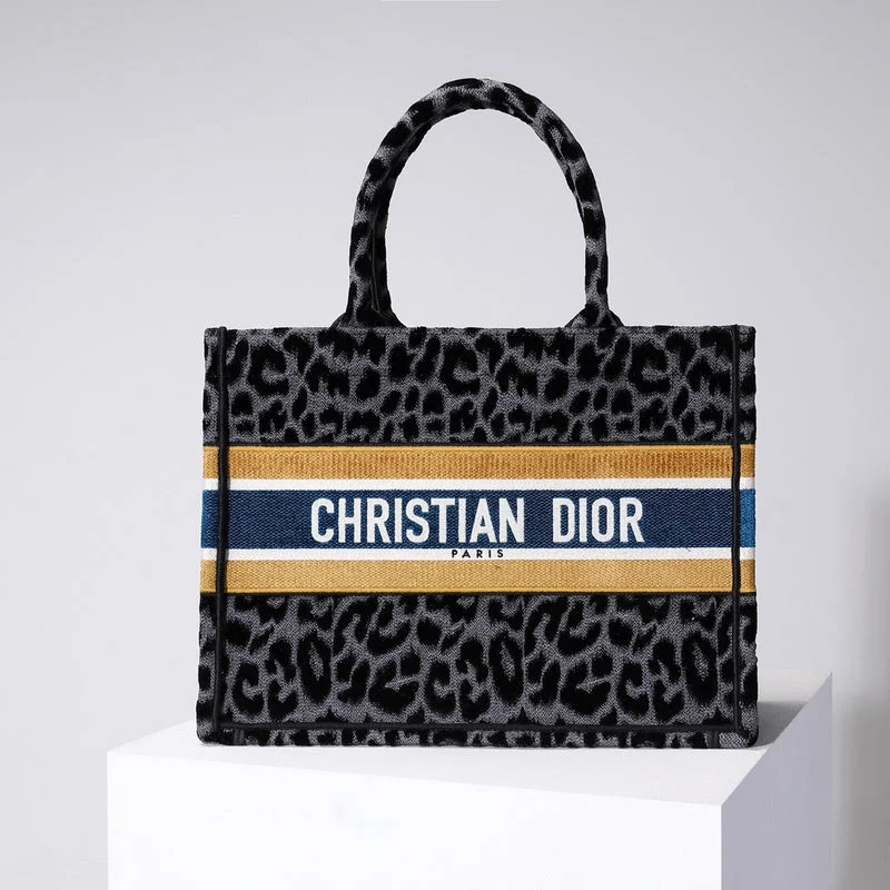 Christian Dior crossbody bags with a front - flap pocket for easy accessChristian Dior Bags - 5776