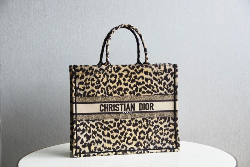 High - fashion Christian Dior bags with a geometric patternChristian Dior Bags - 5777