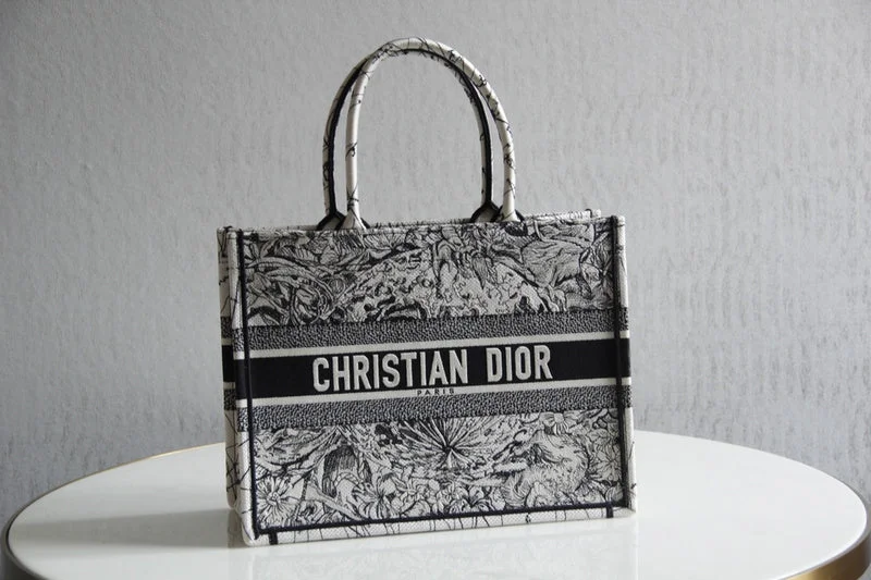 Christian Dior handbags with a removable shoulder strap for versatilityChristian Dior Bags - 5781