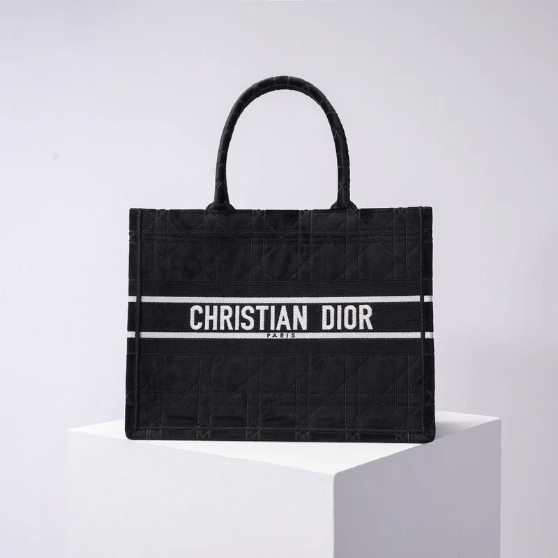 Christian Dior crossbody bags with a front - flap pocket for easy accessChristian Dior Bags - 5789