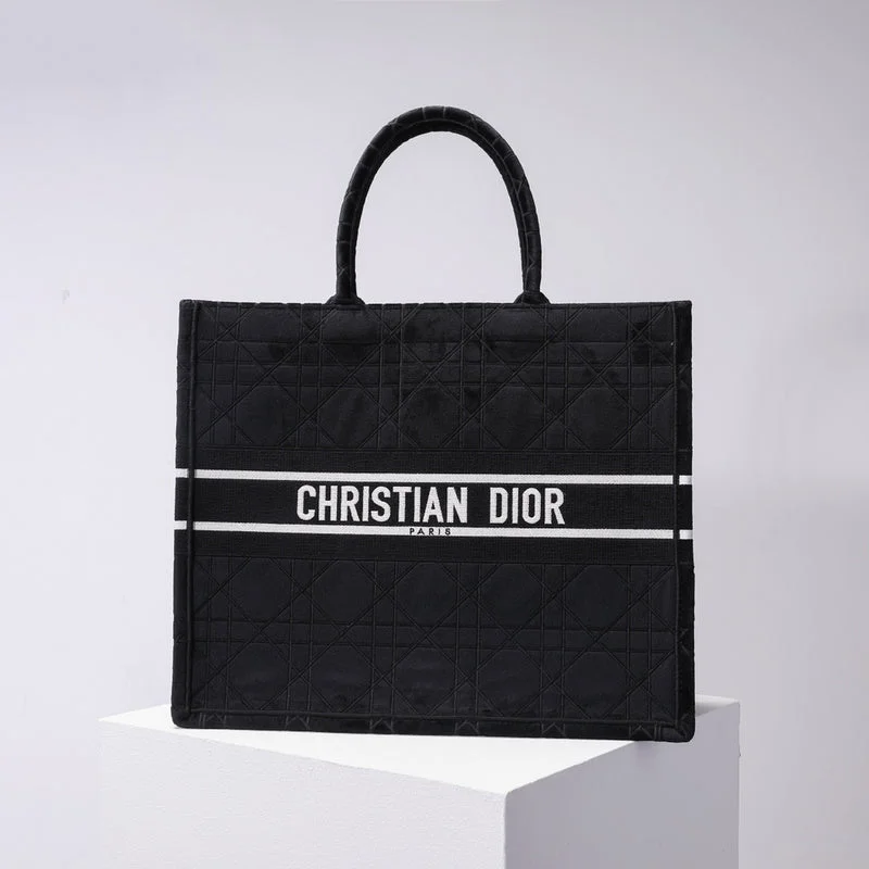 High - fashion Christian Dior bags with a geometric patternChristian Dior Bags - 5790