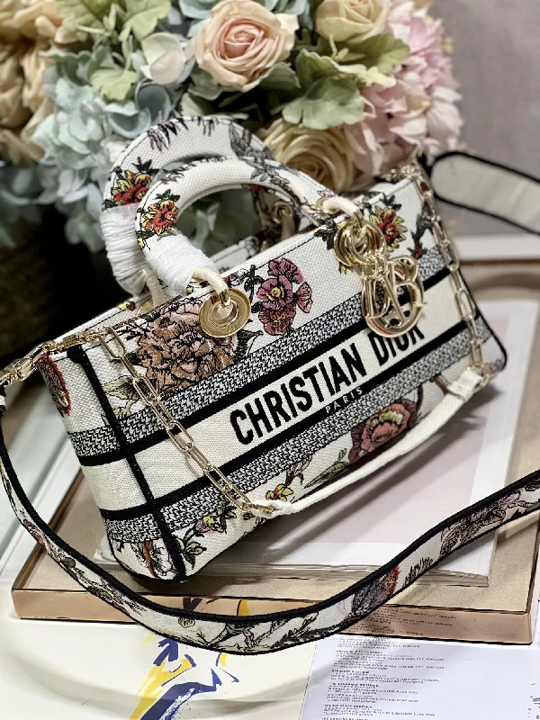 Fashion - forward Christian Dior tote bags for the modern womanChristian Dior - Luxury Bags  137