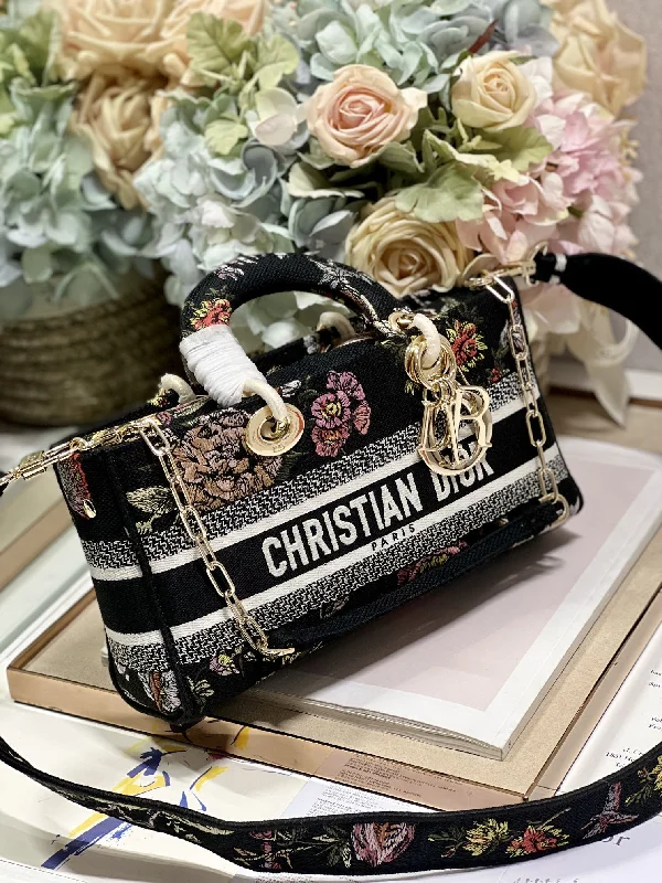 Christian Dior tote bags with a printed Dior logo on the frontChristian Dior - Luxury Bags  138