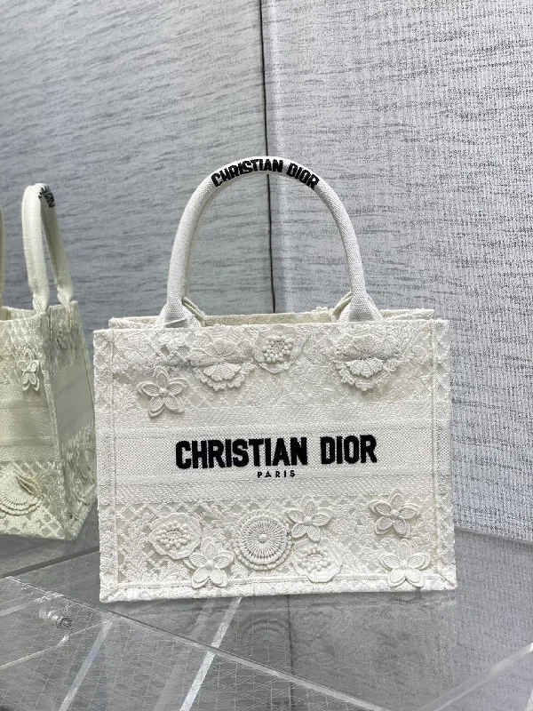 Fashion - forward Christian Dior tote bags for the modern womanChristian Dior - Luxury Bags  146