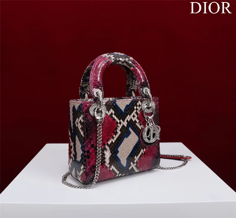 Fashion - forward Christian Dior tote bags for the modern womanChristian Dior - Luxury Bags  189