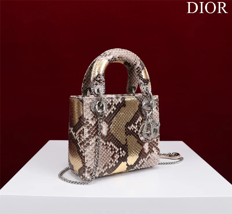 Fashion - forward Christian Dior tote bags for the modern womanChristian Dior - Luxury Bags  192