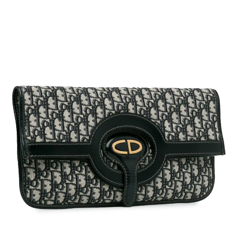 Christian Dior handbags with a removable shoulder strap for versatilityDior Oblique Fold Over Clutch (DUlOna)