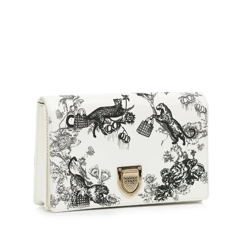 Christian Dior handbags with a detachable mirror for on - the - go touch - upsDior Patent Diorama Toile de Jouy Clutch (RGybns)